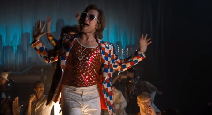 Escucha a Taron Egerton cantar los éxitos de Elton John en el soundtrack de ‘Rocketman’