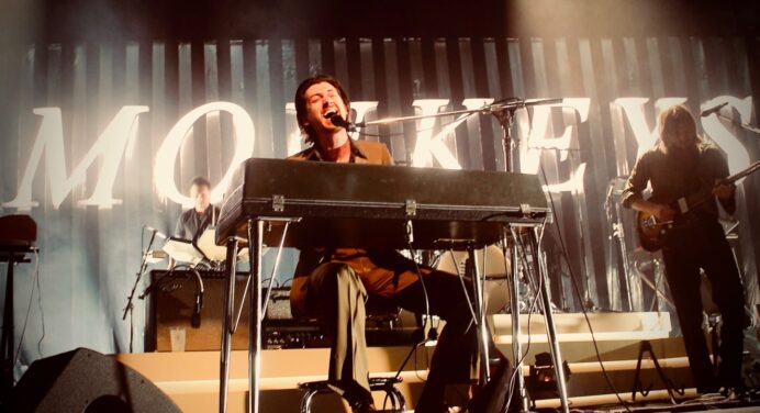 Arctic Monkeys estrena pequeño cortometraje sobre su concierto en México