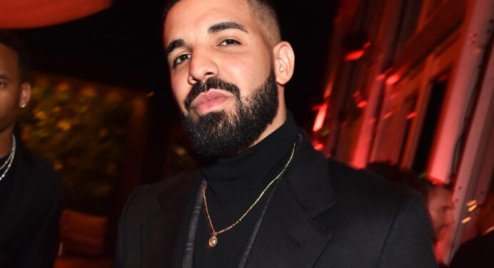 Escucha los dos nuevos temas de Drake “Omertá” y “Money in the Grave”
