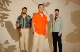 Friendly Fires regresa con su nuevo tema “Silhouettes”. Cusica Plus.