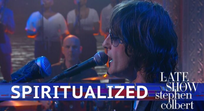 Spiritualized se presentó en el Late Show de Stephen Colbert para cantar “I’m Your Man”