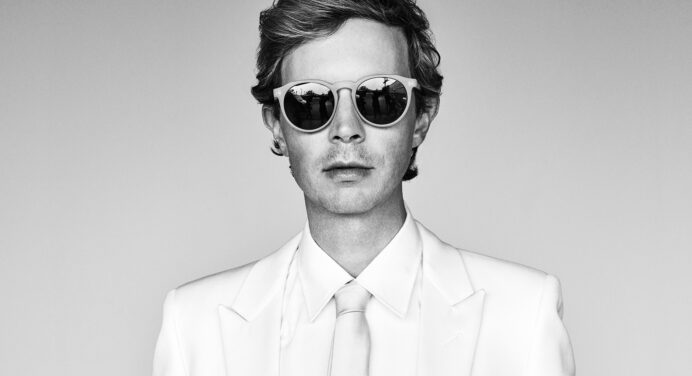 Beck estrenó su nuevo tema coproducido por Pharrell
