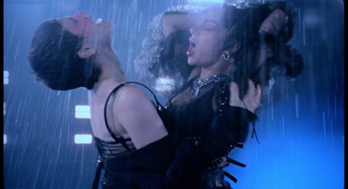 Charli XCX y Christine and the Queens se unen en el nuevo tema “Gone”