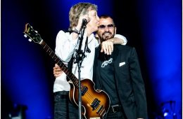 Paul McCartney y Ringo Starr se unieron para cantar “Sgt. Pepper’s Lonely Hearts Club Band (Reprise)”. Cusica Plus.