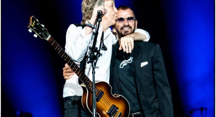 Paul McCartney y Ringo Starr se unieron para cantar “Sgt. Pepper’s Lonely Hearts Club Band (Reprise)”