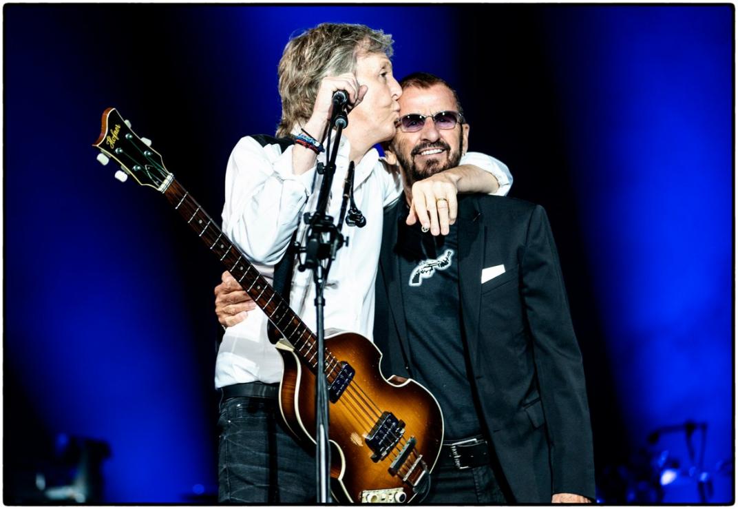 Paul McCartney y Ringo Starr se unieron para cantar “Sgt. Pepper’s Lonely Hearts Club Band (Reprise)”. Cusica Plus.