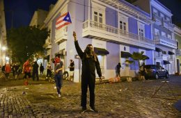 Artistas puertorriqueños piden la renuncia del presidente Ricky Rosselló. Cusica Plus.