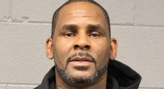 R. Kelly es arrestado en Chicago por 13 nuevos cargos federales por delito sexual