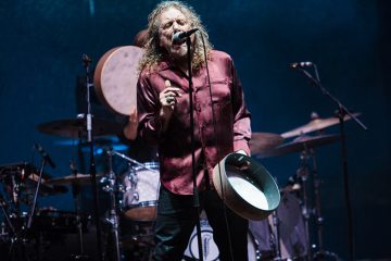 Robert Plant de Led Zeppelin, cantó “Immigrant Song” por primera vez en 23 años. Cusica Plus.