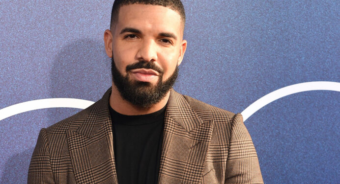 Drake lidera el top 200 de Billboard con ‘Care Package’