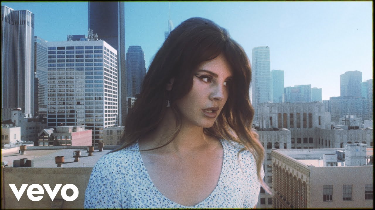 Lana Del Rey comparte el videoclip de Doin’ Time. Cusica Plus.