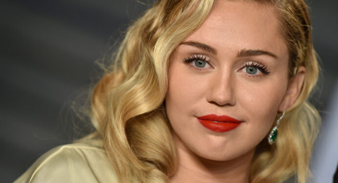 Miley Cyrus muestra su despecho con el tema ‘Slide Away’