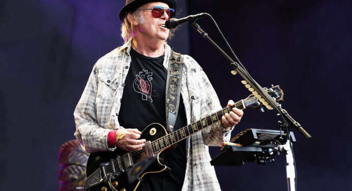 Neil Young y Crazy Horse, publicarán el primer disco en siete años