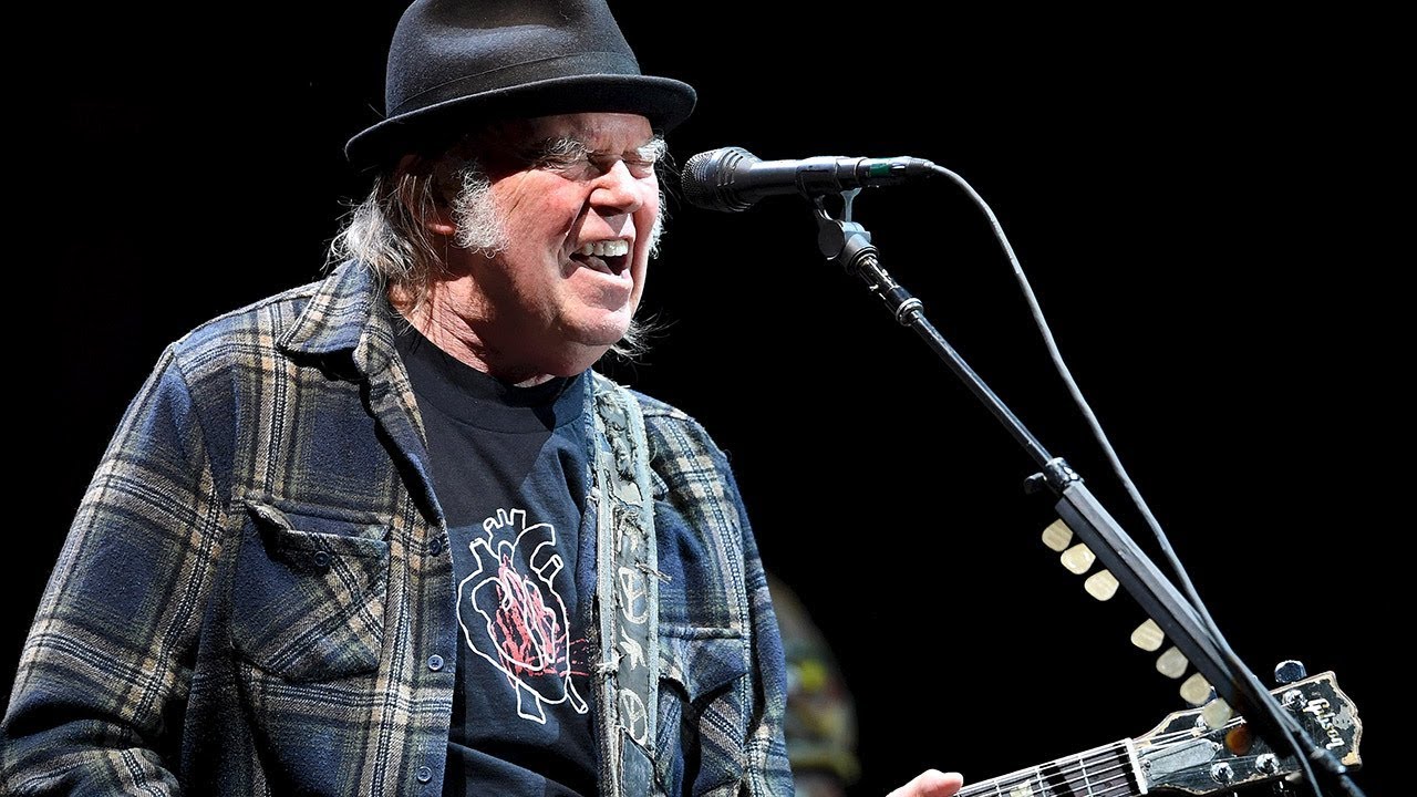 Neil Young afirma que está trabajando en 15 proyectos cinematográficos diferentes. Cusica Plus.