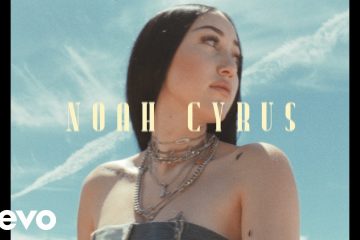 Noah Cyrus apuesta por los mismos sonidos que su hermana Miley en el tema ‘July’. Cusica Plus.