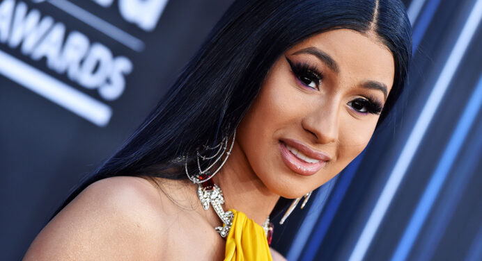 Chequea el video de Bernie Sanders junto a Cardi B