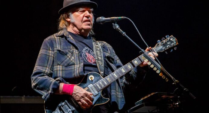 Neil Young y Crazy Horse publicaron ‘Milky Way’