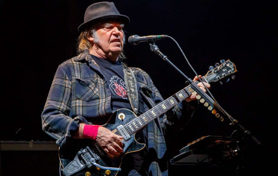 Neil Young y Crazy Horse publicaron ‘Milky Way’ - Cúsica Plus