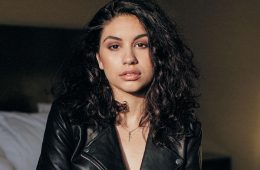 Alessia Cara muestra su lado indie con el nuevo tema ‘October’. Cusica Plus.