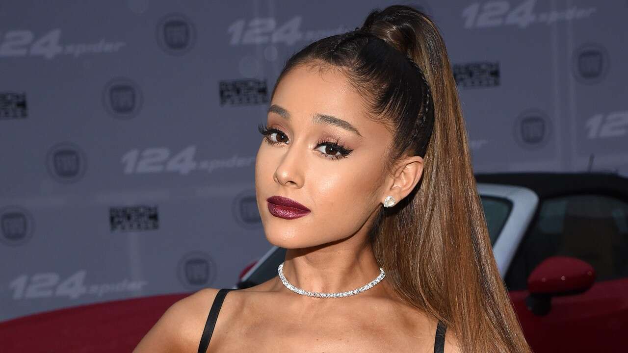Ariana Grande demanda a Forever 21 por usar una modelo “similar” a ella. Cusica Plus.