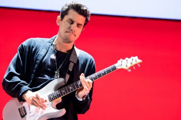 John Mayer regresa con su nuevo sencillo 'Carry Me Away'. Cusica Plus.