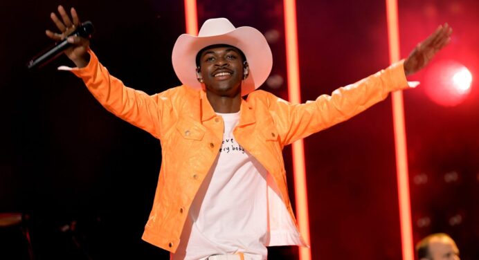 Lil Nas X estrenó un video futurista para ‘Panini’