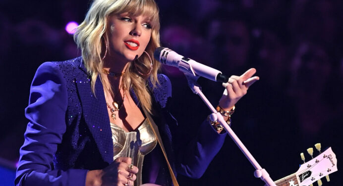 Taylor Swift se presentó en el BBC Radio 1 Live Lounge