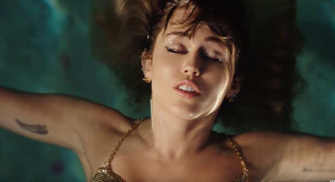 Miley Cyrus publica el video de ‘Slide Away’