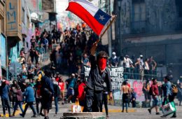Músicos chilenos expresan descontento en contra del gobierno de Chile. Cusica Plus.