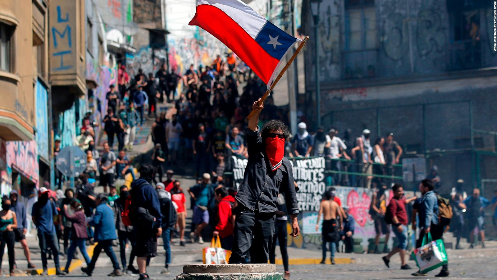 Músicos chilenos expresan descontento en contra del gobierno de Chile. Cusica Plus.
