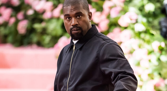 Kanye West hace el ‘Carpool Karaoke’ desde un avión