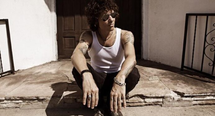 Enrique Bunbury estrena su nuevo tema ‘Deseos de usar y tirar’