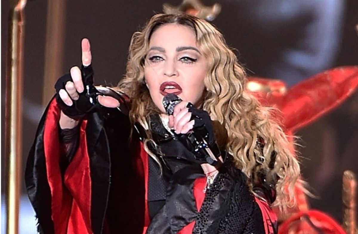 Madonna canceló fechas en París, tras lesionarse en caída en el escenario. Cusica Plus.