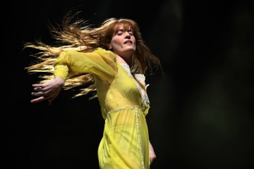 Florence and The Machine estrena su nuevo sencillo ‘Light Of Love’. Cusica Plus.