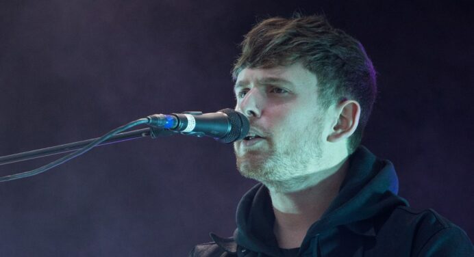 James Blake estrenó nuevo tema en su transmisión en vivo de Instagram