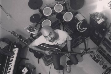 Yunior Lobo, ex baterista de Los Paranoias, regresa con su proyecto solista, Zurbarán. Cusica Plus.