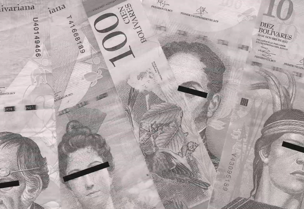 HolySexyBastards muestra billetes venezolanos en ‘Arepa’