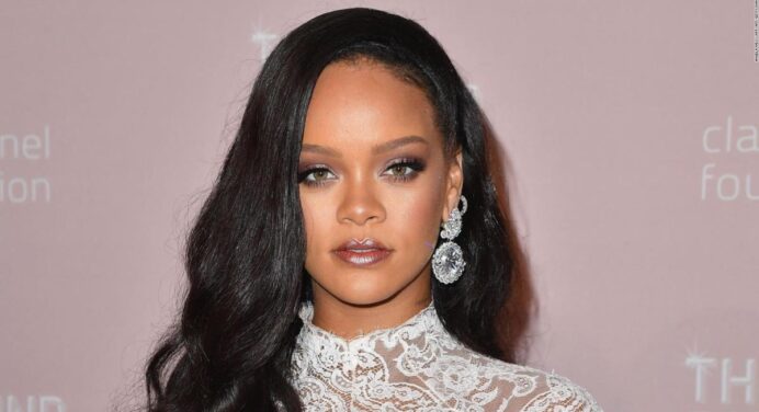 Rihanna se convierte en la artista femenina con la fortuna más grande en la historia