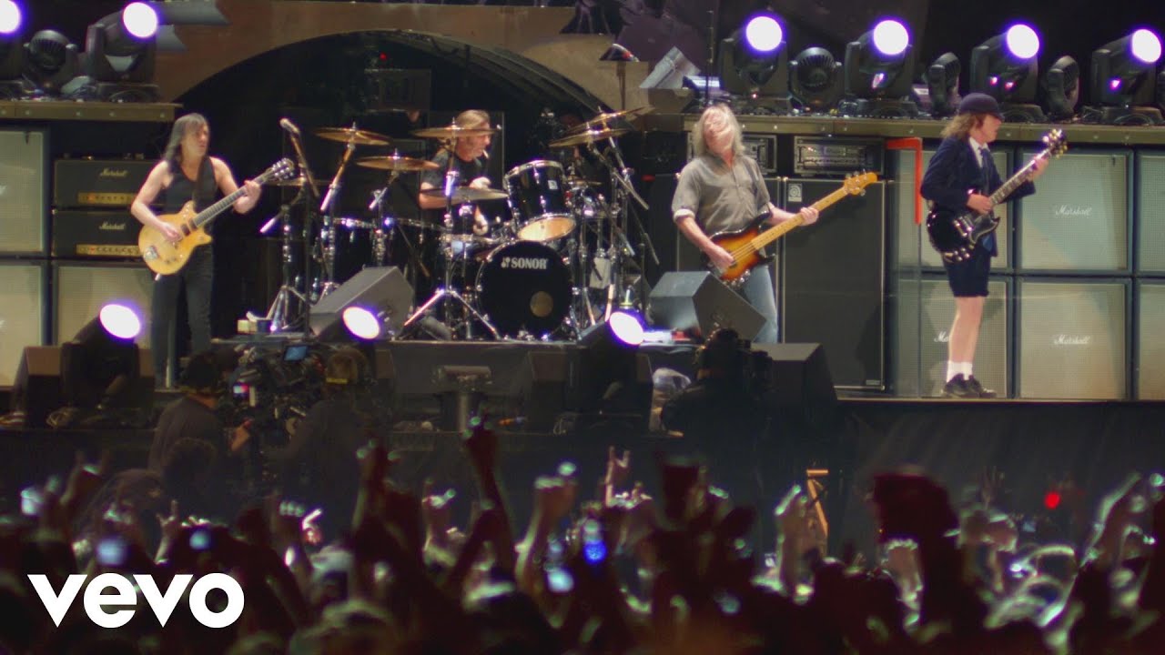 AC/DC comparte fragmentos de su concierto en el Festival Coachella 2015. Cusica Plus.