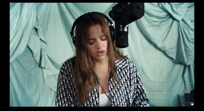 Mira a Rosalía cantando ‘La Llorona’ en vivo