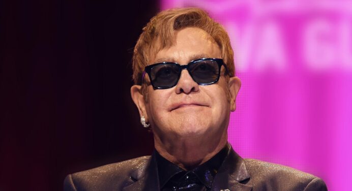 Reino Unido le otorga a Elton John su propia moneda oficial