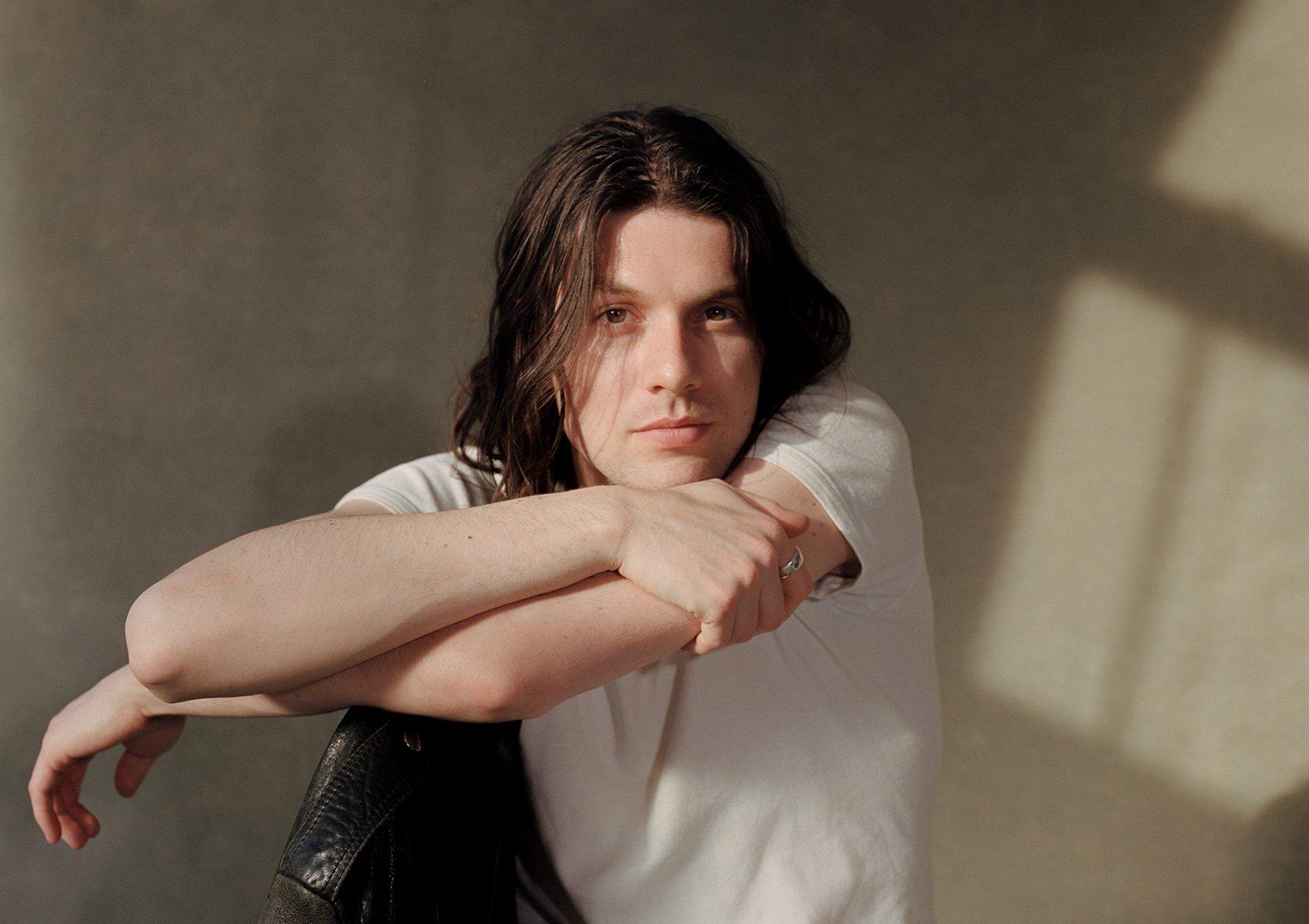 James Bay comparte video para ‘Chew On My Heart’