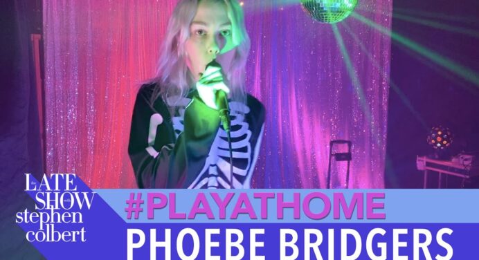 Ve la presentación en vivo de Phoebe Bridgers en el Late Show de Stephen Colbert