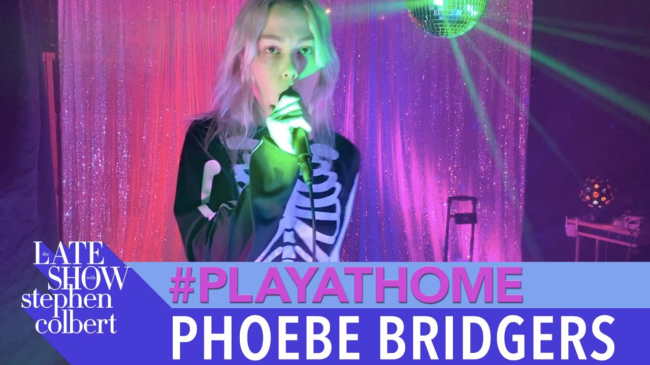 Ve la presentación en vivo de Phoebe Bridgers en el Late Show de Stephen Colbert. Cusica Plus.