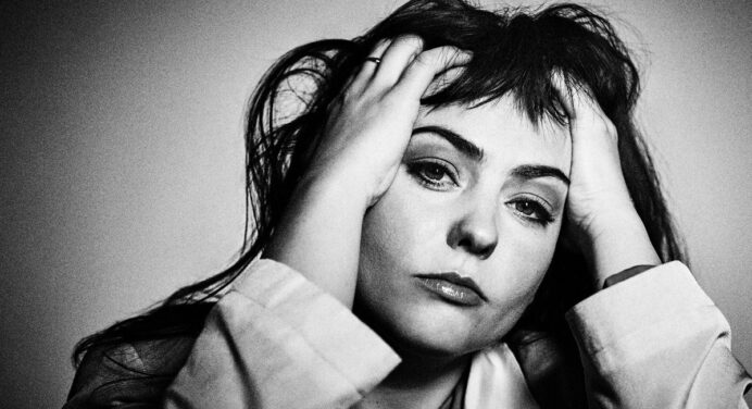 Angel Olsen anuncia nuevo álbum ‘Whole New Mess’