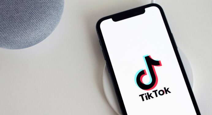 Administración de Trump considera prohibir TikTok en Estados Unidos