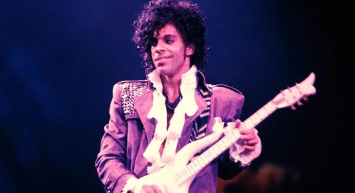 Comparten nuevo tema inédito de Prince, grabado en 1986