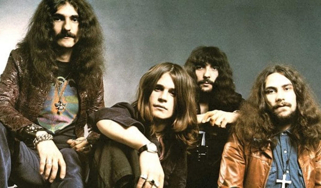 Black Sabbath lanza una nueva línea de zapatos personalizados. Cusica Plus.