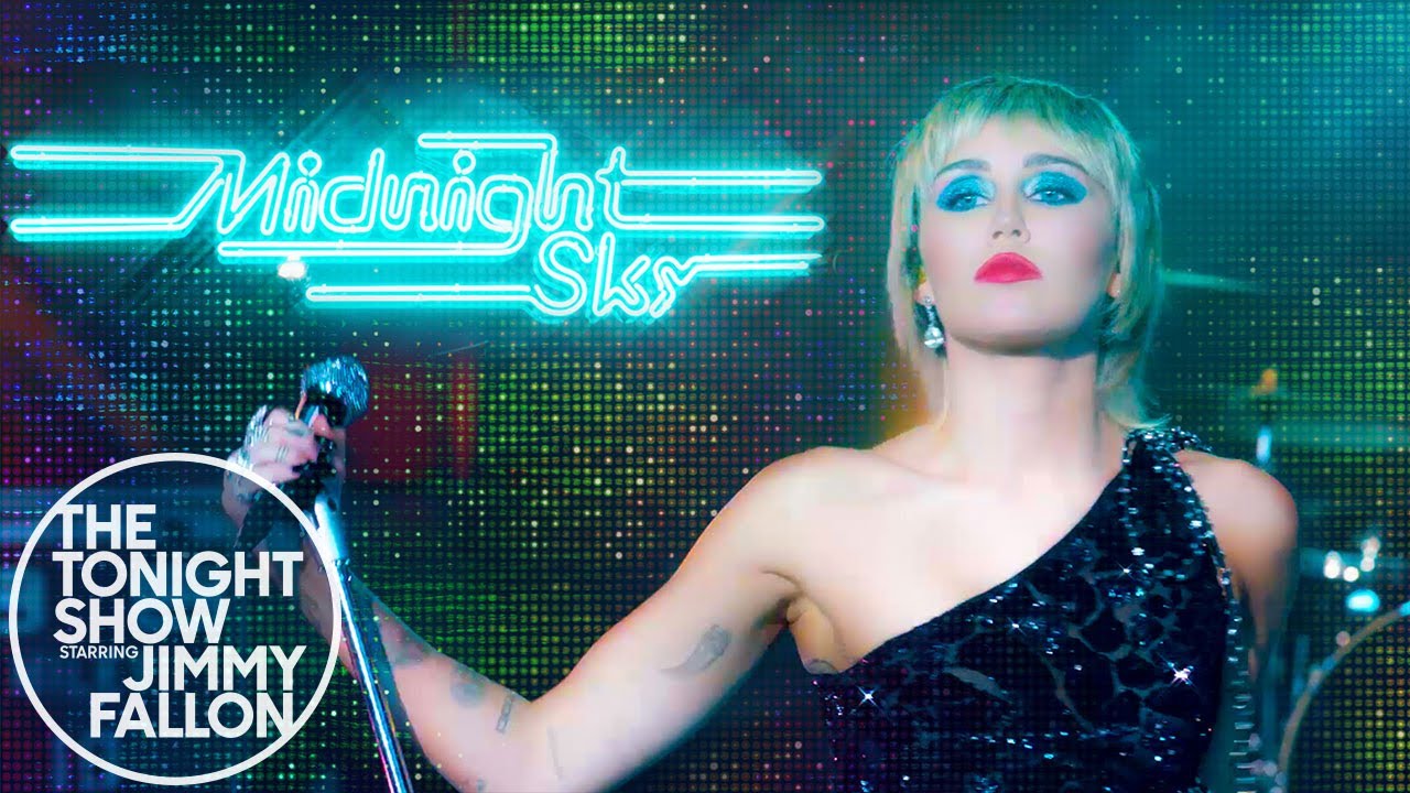 Miley Cyrus cantó ‘Midnight Sky’ en el Show de Jimmy Fallon. Cusica Plus.