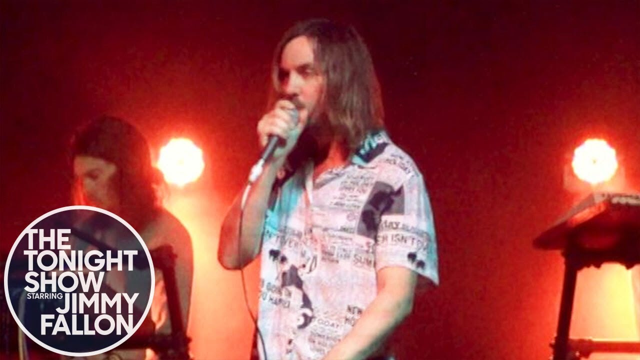 Tame Impala se presentó en el show de Jimmy Fallon, para cantar ‘Borderline’. Cusica Plus.